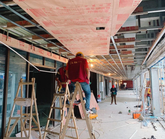 忠縣購(gòu)物公園裝修項(xiàng)目獲肖董事長(zhǎng)高度評(píng)價(jià)！